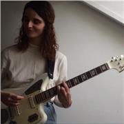 Guitariste/chanteuse propose cours de guitare acoustique ou électrique, et aide à la création secteur Sainte-Geneviève-des-Bois